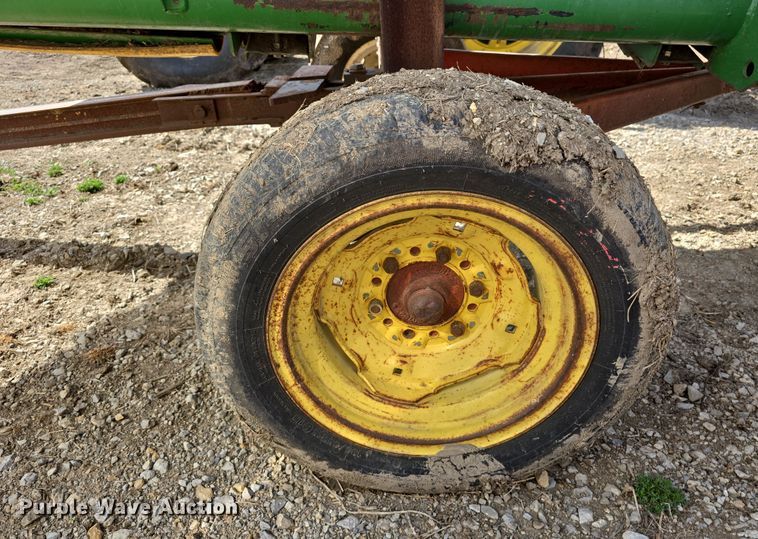 image for item DT6751 1999 John Deere 920 flex head