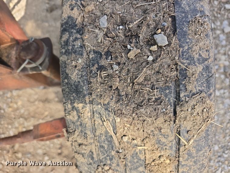 image for item DT6751 1999 John Deere 920 flex head