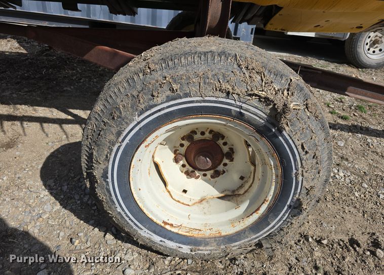 image for item DT6751 1999 John Deere 920 flex head