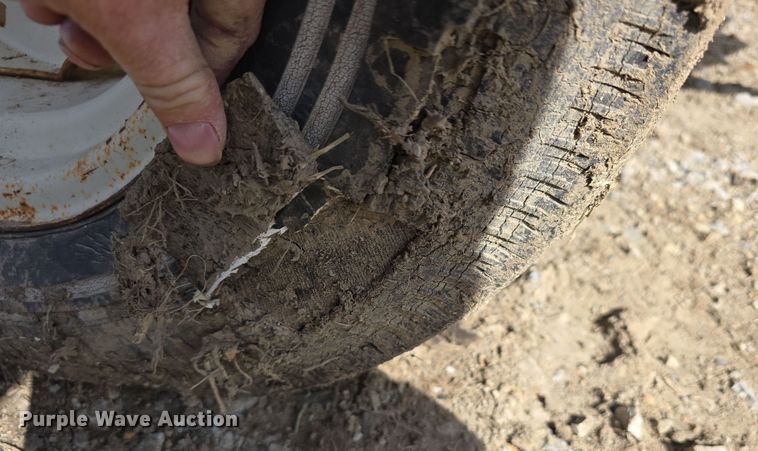 image for item DT6751 1999 John Deere 920 flex head