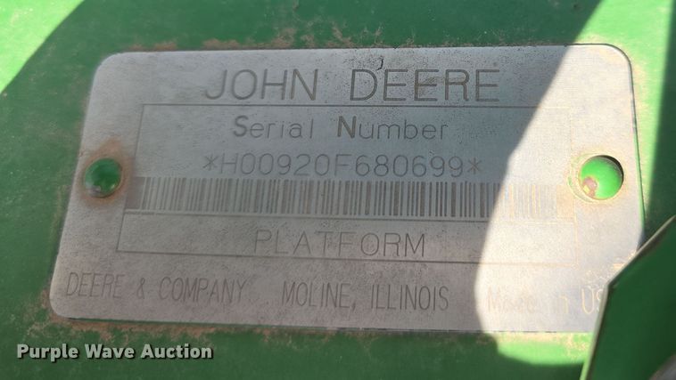 image for item DT6751 1999 John Deere 920 flex head
