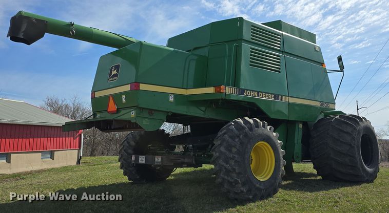 image for item DT6752 1989 John Deere 9600 RWA combine