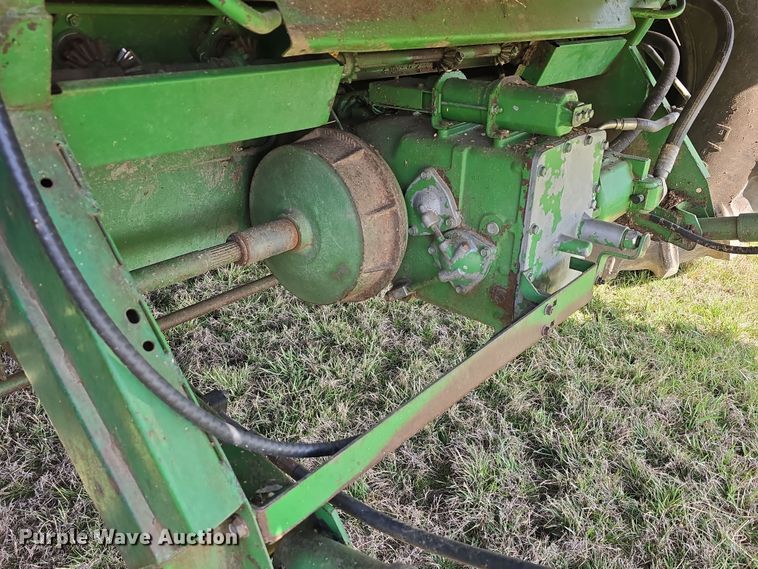 image for item DT6752 1989 John Deere 9600 RWA combine