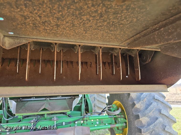 image for item DT6752 1989 John Deere 9600 RWA combine