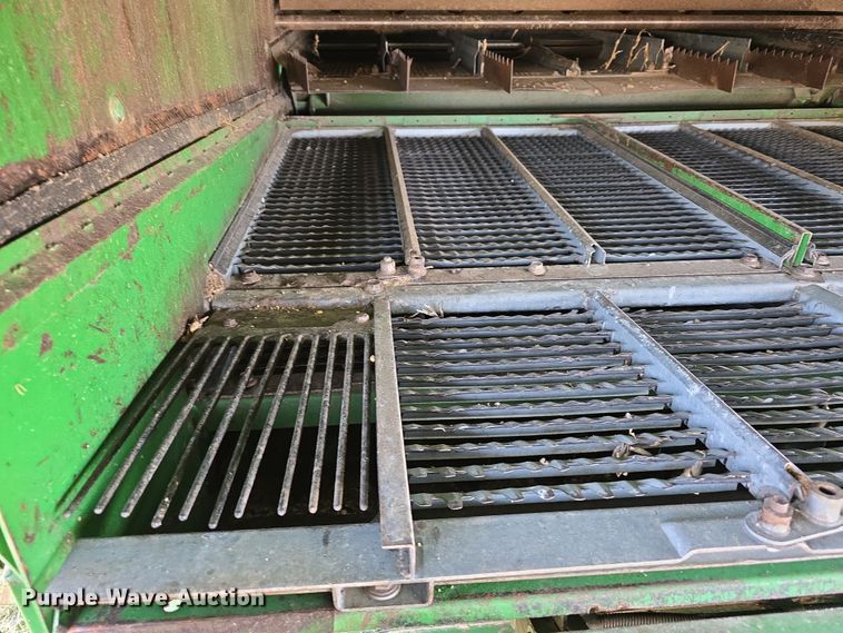 image for item DT6752 1989 John Deere 9600 RWA combine