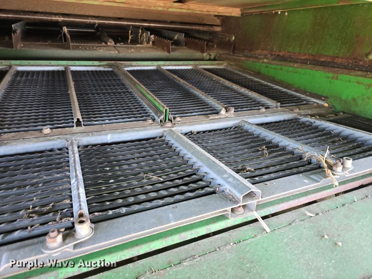 image for item DT6752 1989 John Deere 9600 RWA combine