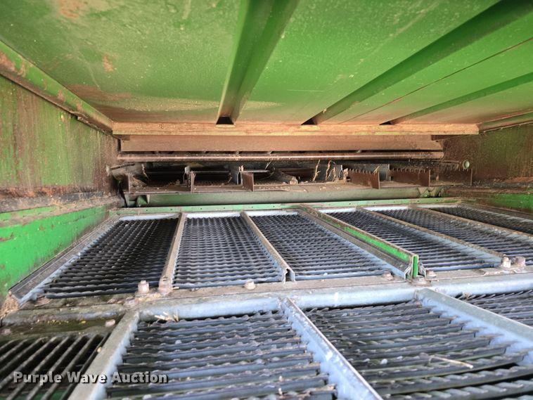 image for item DT6752 1989 John Deere 9600 RWA combine