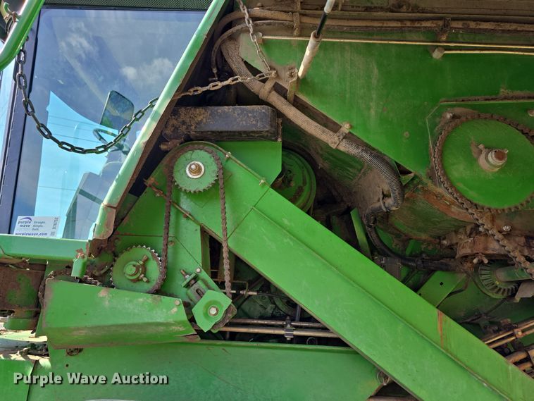 image for item DT6752 1989 John Deere 9600 RWA combine