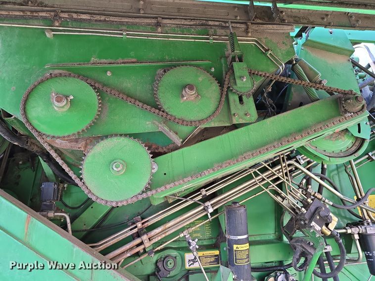 image for item DT6752 1989 John Deere 9600 RWA combine