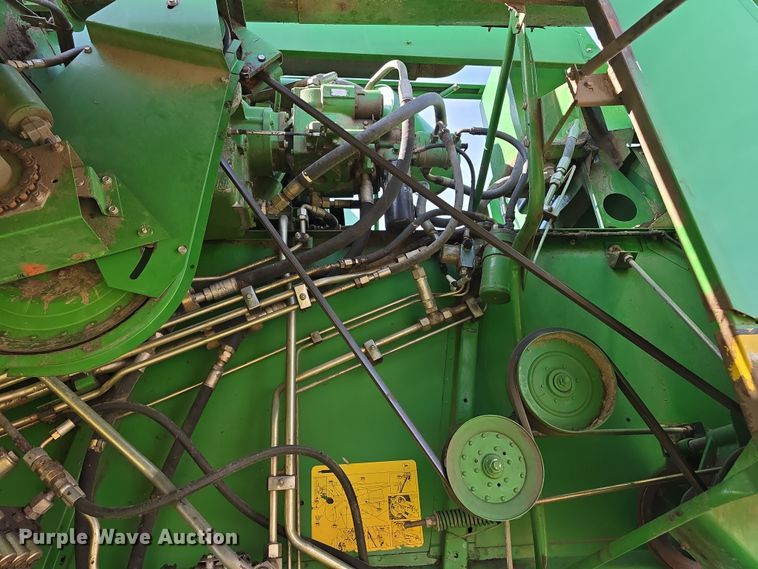 image for item DT6752 1989 John Deere 9600 RWA combine