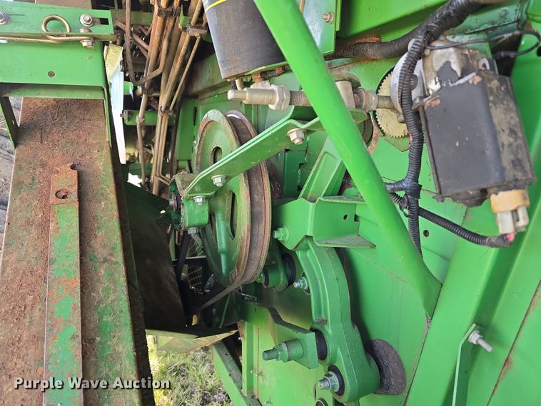 image for item DT6752 1989 John Deere 9600 RWA combine