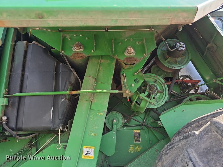image for item DT6752 1989 John Deere 9600 RWA combine
