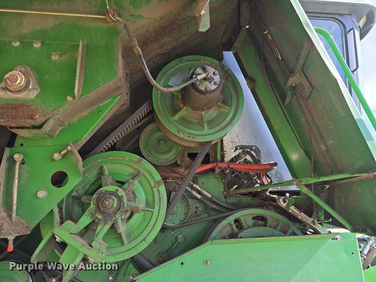 image for item DT6752 1989 John Deere 9600 RWA combine