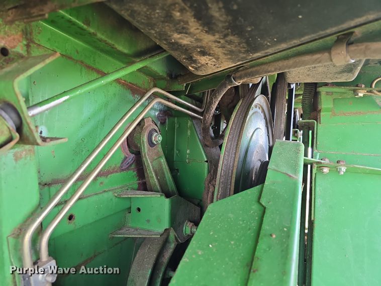 image for item DT6752 1989 John Deere 9600 RWA combine