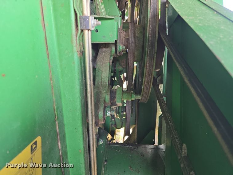 image for item DT6752 1989 John Deere 9600 RWA combine