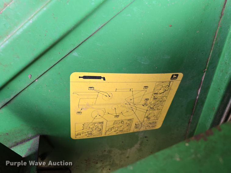 image for item DT6752 1989 John Deere 9600 RWA combine