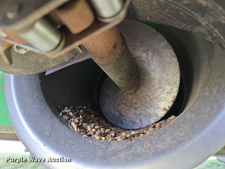 image for item DT6752 1989 John Deere 9600 RWA combine