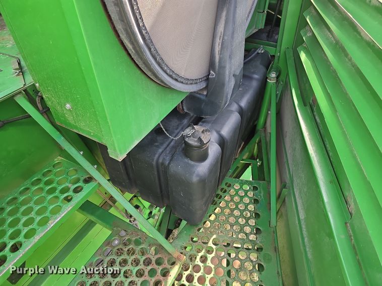 image for item DT6752 1989 John Deere 9600 RWA combine