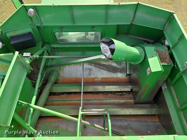 image for item DT6752 1989 John Deere 9600 RWA combine