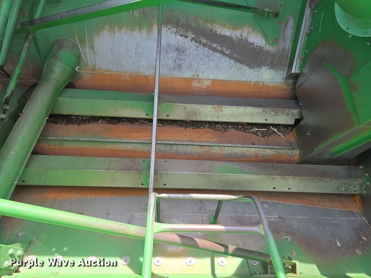 image for item DT6752 1989 John Deere 9600 RWA combine