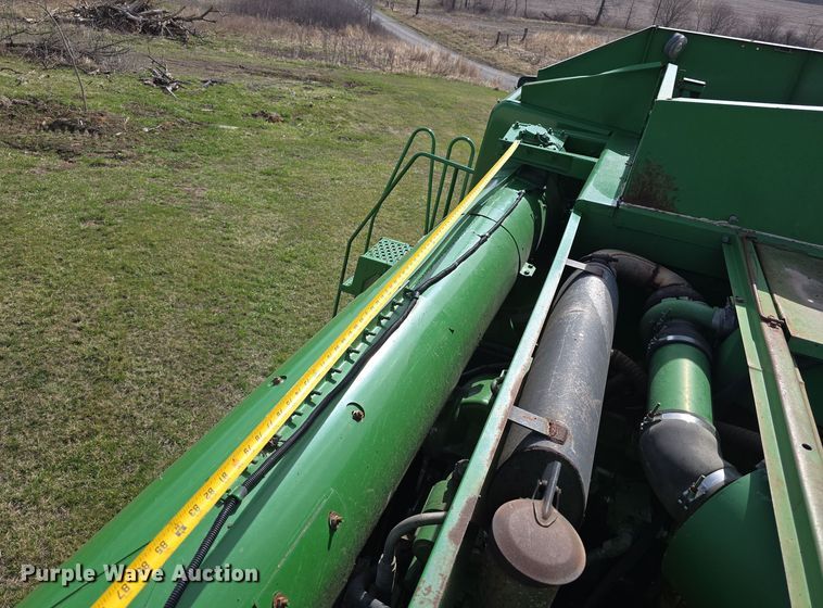 image for item DT6752 1989 John Deere 9600 RWA combine