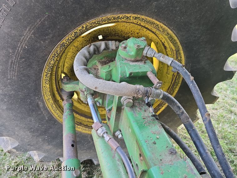 image for item DT6752 1989 John Deere 9600 RWA combine