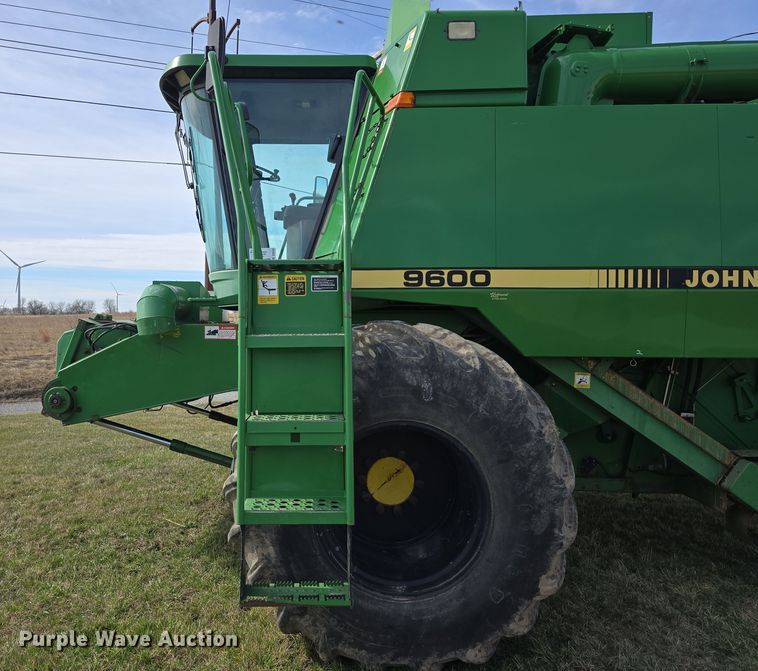 image for item DT6752 1989 John Deere 9600 RWA combine