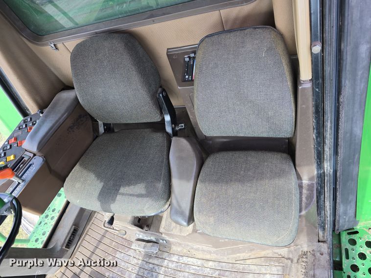 image for item DT6752 1989 John Deere 9600 RWA combine