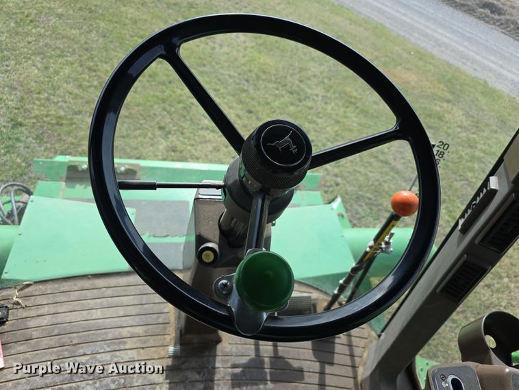 image for item DT6752 1989 John Deere 9600 RWA combine