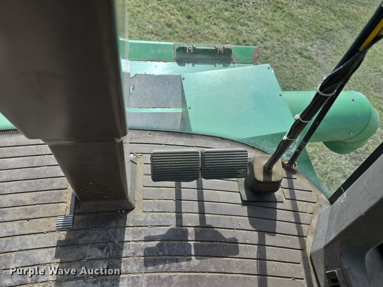 image for item DT6752 1989 John Deere 9600 RWA combine