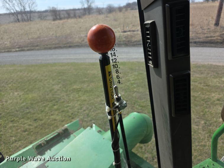 image for item DT6752 1989 John Deere 9600 RWA combine