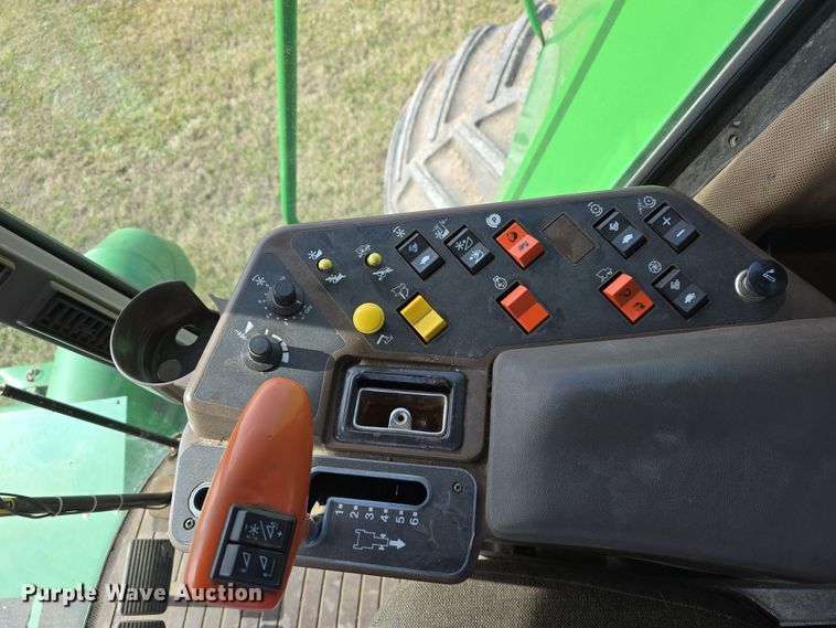 image for item DT6752 1989 John Deere 9600 RWA combine