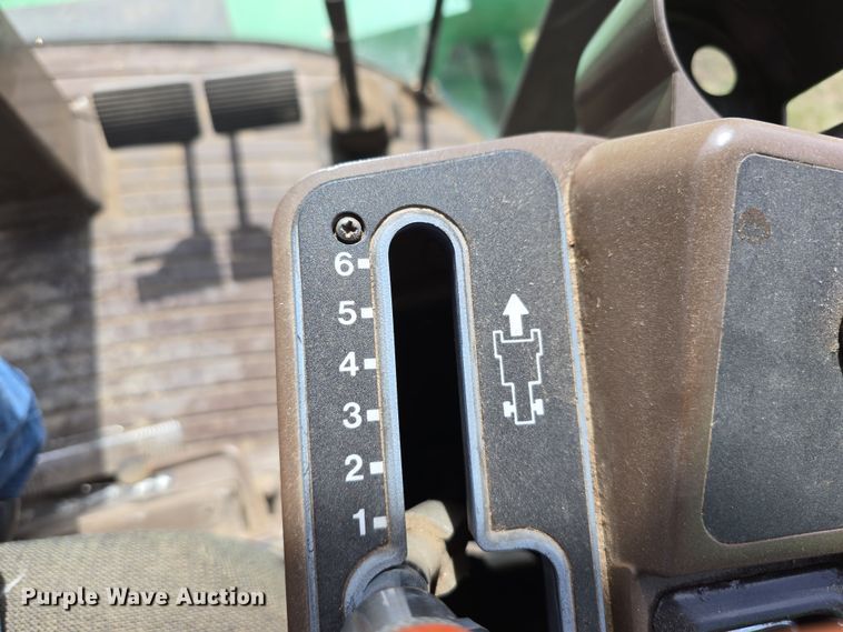 image for item DT6752 1989 John Deere 9600 RWA combine