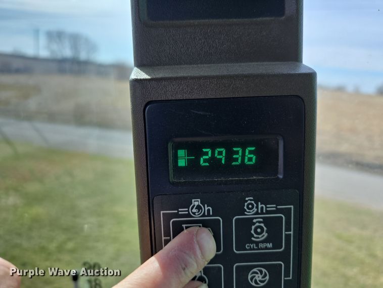 image for item DT6752 1989 John Deere 9600 RWA combine