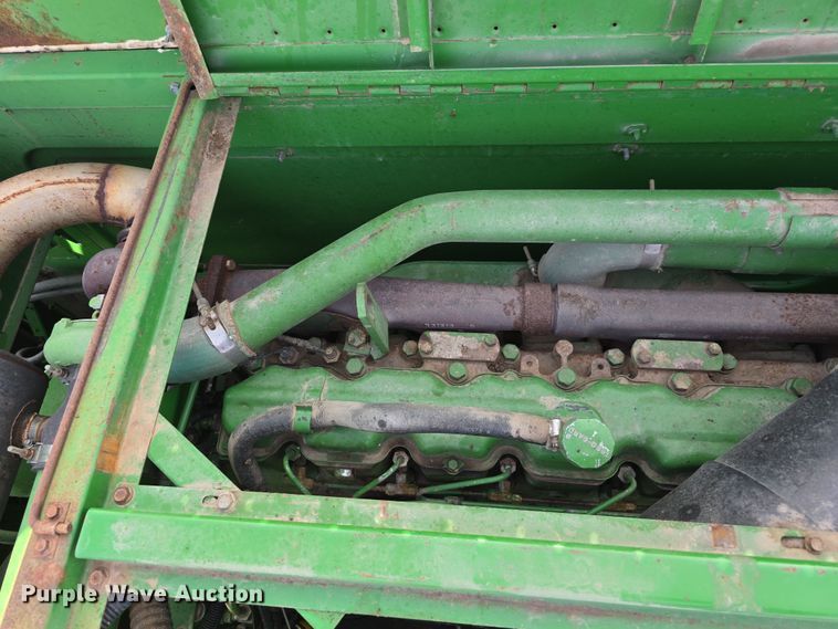 image for item DT6752 1989 John Deere 9600 RWA combine