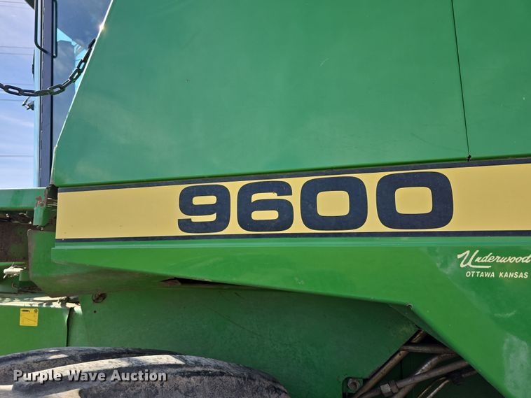 image for item DT6752 1989 John Deere 9600 RWA combine