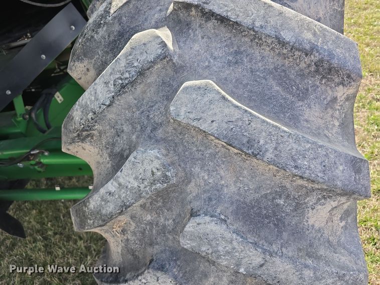 image for item DT6752 1989 John Deere 9600 RWA combine