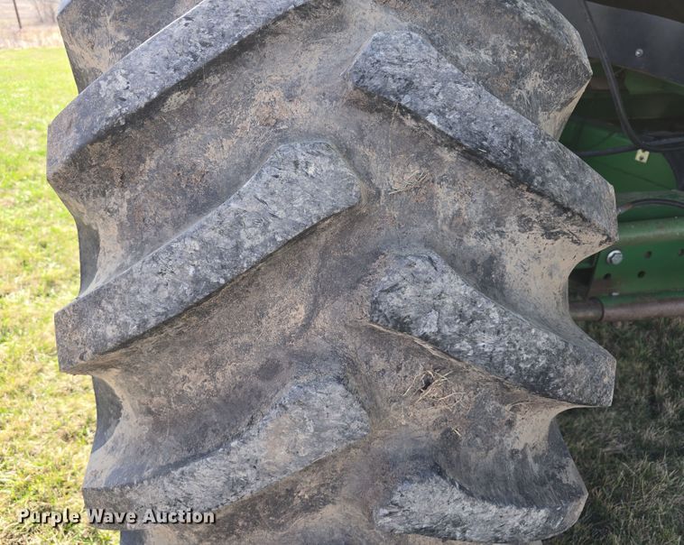 image for item DT6752 1989 John Deere 9600 RWA combine