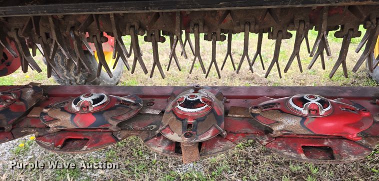 image for item DT6774 2021 New Holland Discbine 310FDB swather / windrower