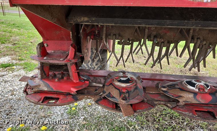 image for item DT6774 2021 New Holland Discbine 310FDB swather / windrower