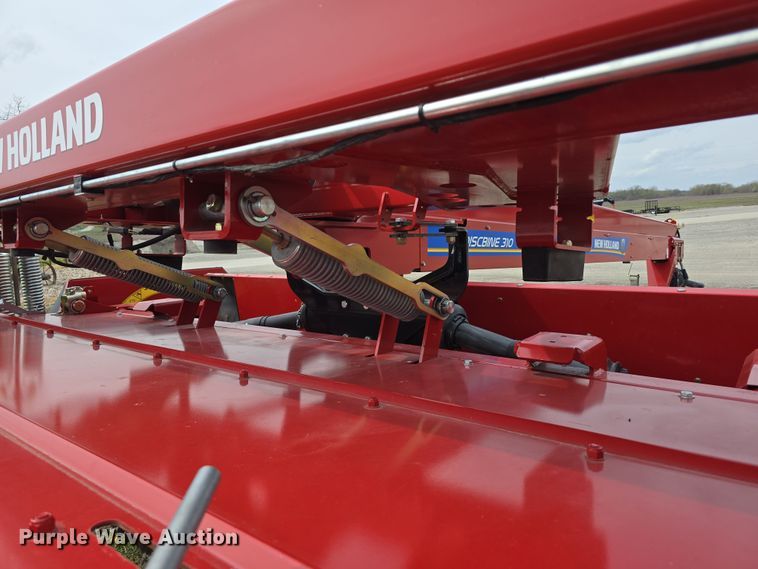 image for item DT6774 2021 New Holland Discbine 310FDB swather / windrower