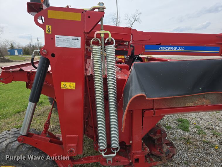 image for item DT6774 2021 New Holland Discbine 310FDB swather / windrower