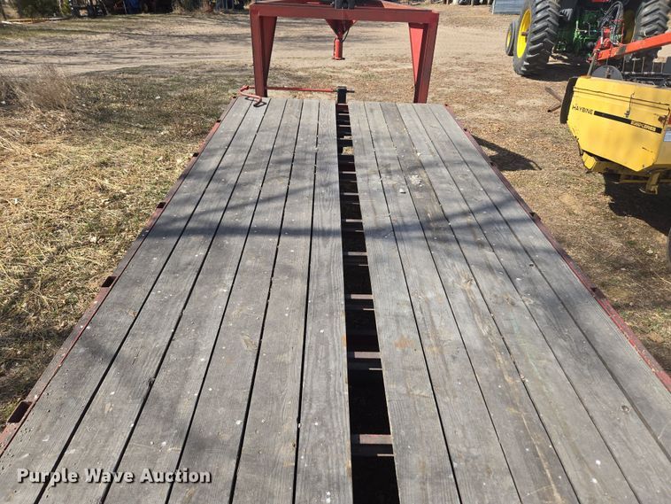 image for item DT7082 1991 equipment trailer