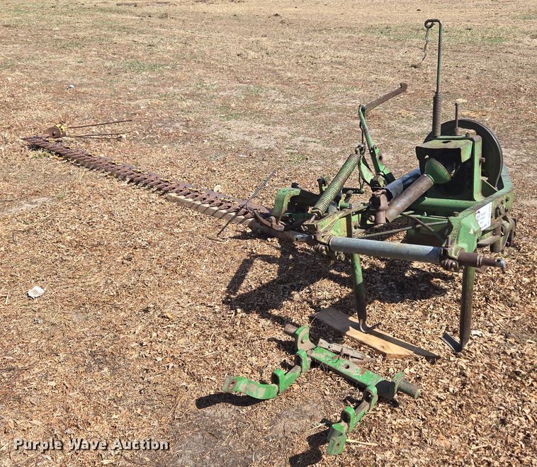 image for item DT7083 John Deere sickle mower