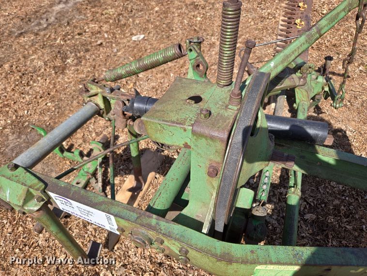 image for item DT7083 John Deere sickle mower