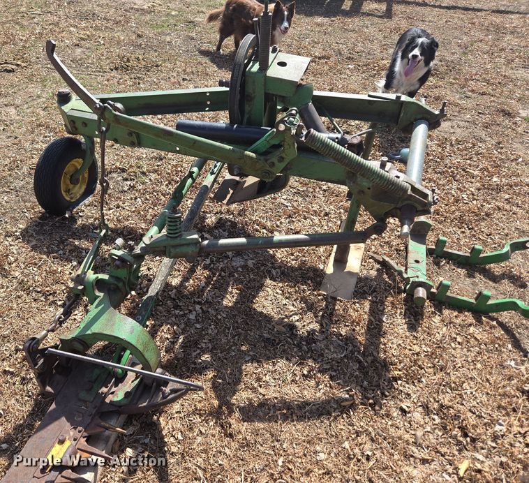 image for item DT7083 John Deere sickle mower