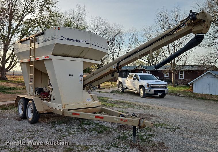 image for item DT7667 Unverferth SeedRunner 2750 seed tender