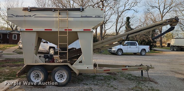 image for item DT7667 Unverferth SeedRunner 2750 seed tender