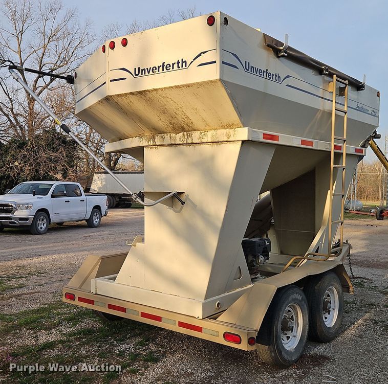 image for item DT7667 Unverferth SeedRunner 2750 seed tender
