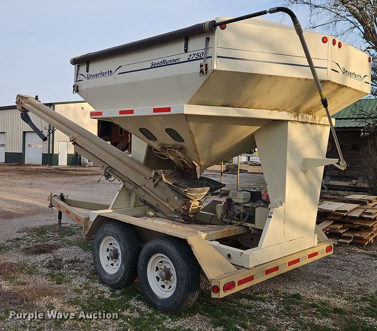 image for item DT7667 Unverferth SeedRunner 2750 seed tender